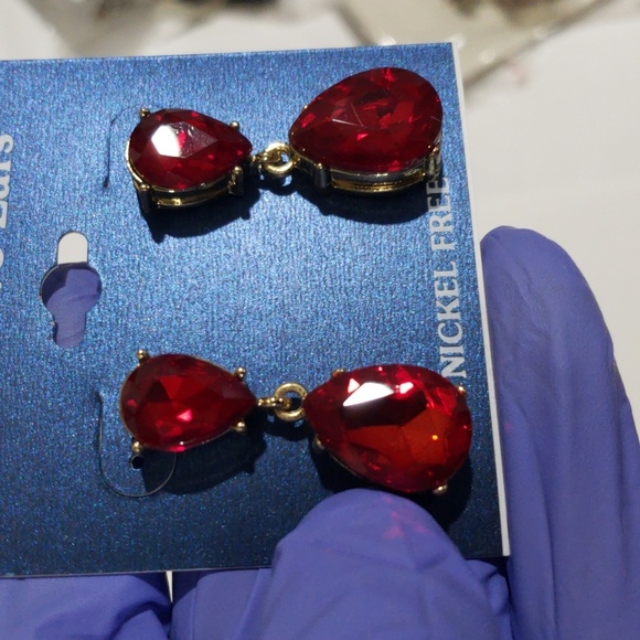 Elegant Gold tone Red Stone Crystal Drop Earrings - Women's Fashion Jewelry - Picture 7 of 8